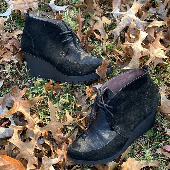 Donald J Pliner Nilos Black Suede Calf Hair Wedge Booties size 8 - Picture 1 of 9